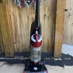  The BISSELL® CleanView® Vacuum a powerful, yet lightweight vacuum that picks up pet hair and debris across the various types of surfaces in your home Thumbnail