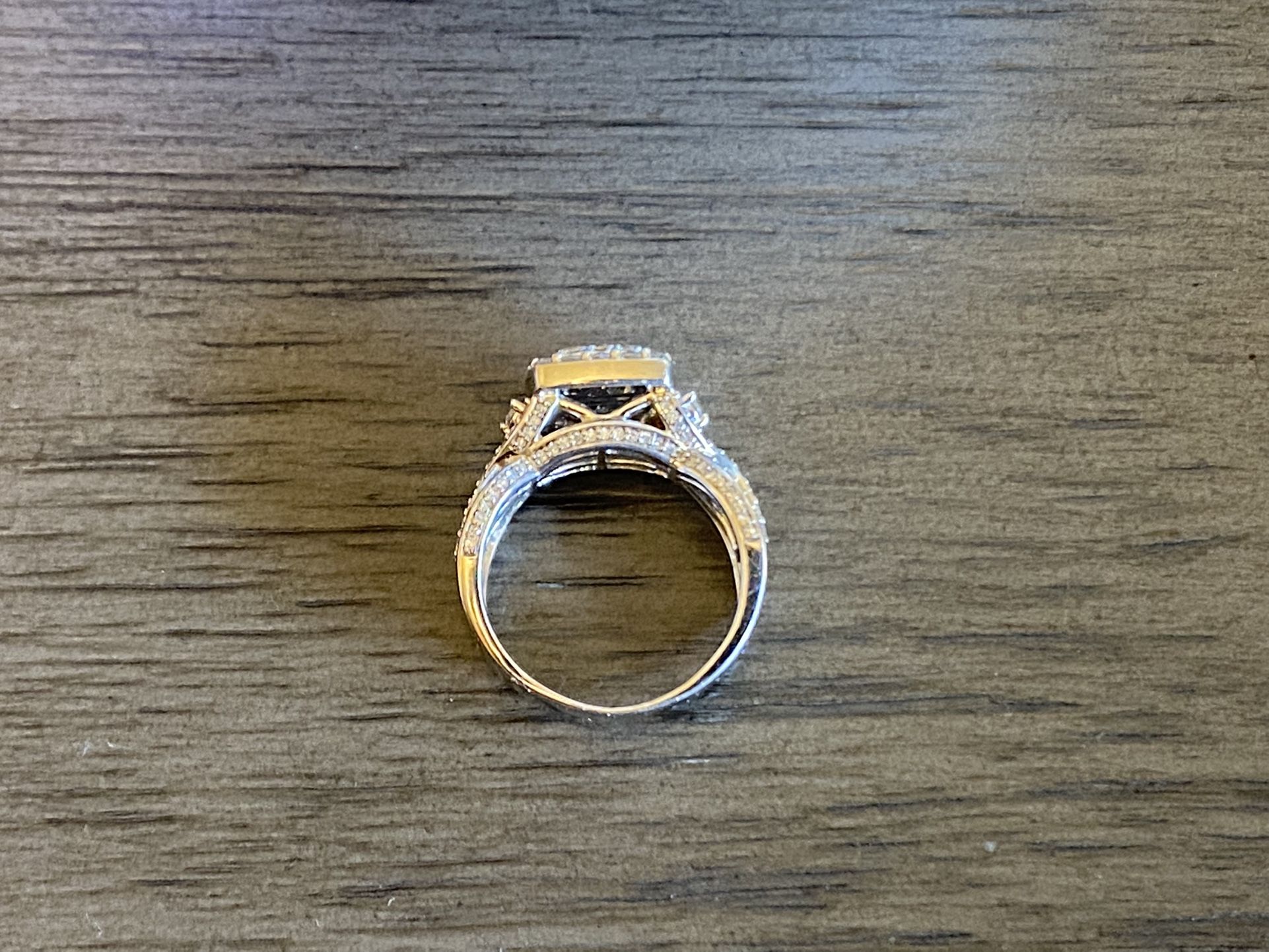 Princess Cut Halo Engagement Ring 1CT.
