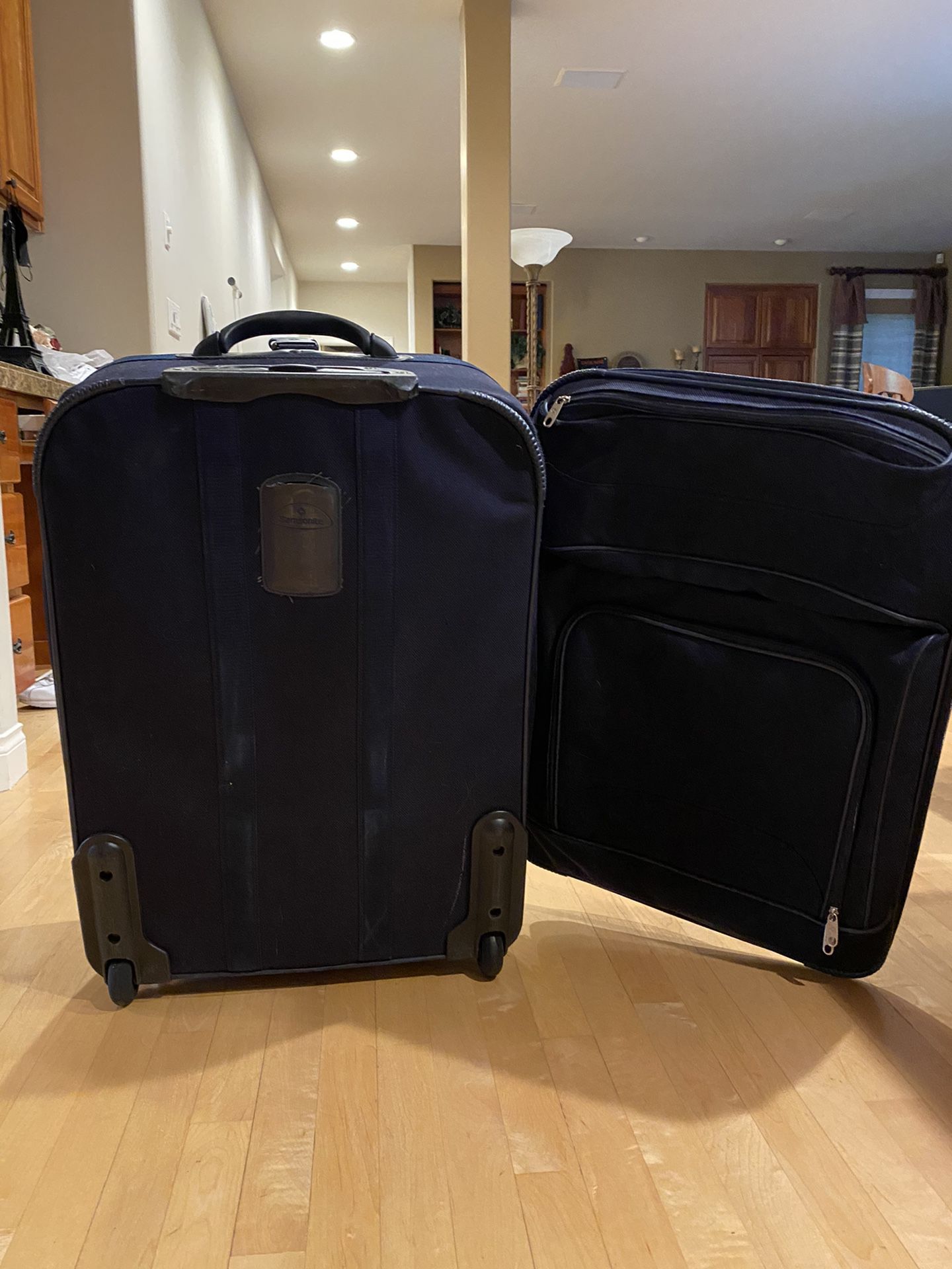 Samsonite Rolling Luggage bag