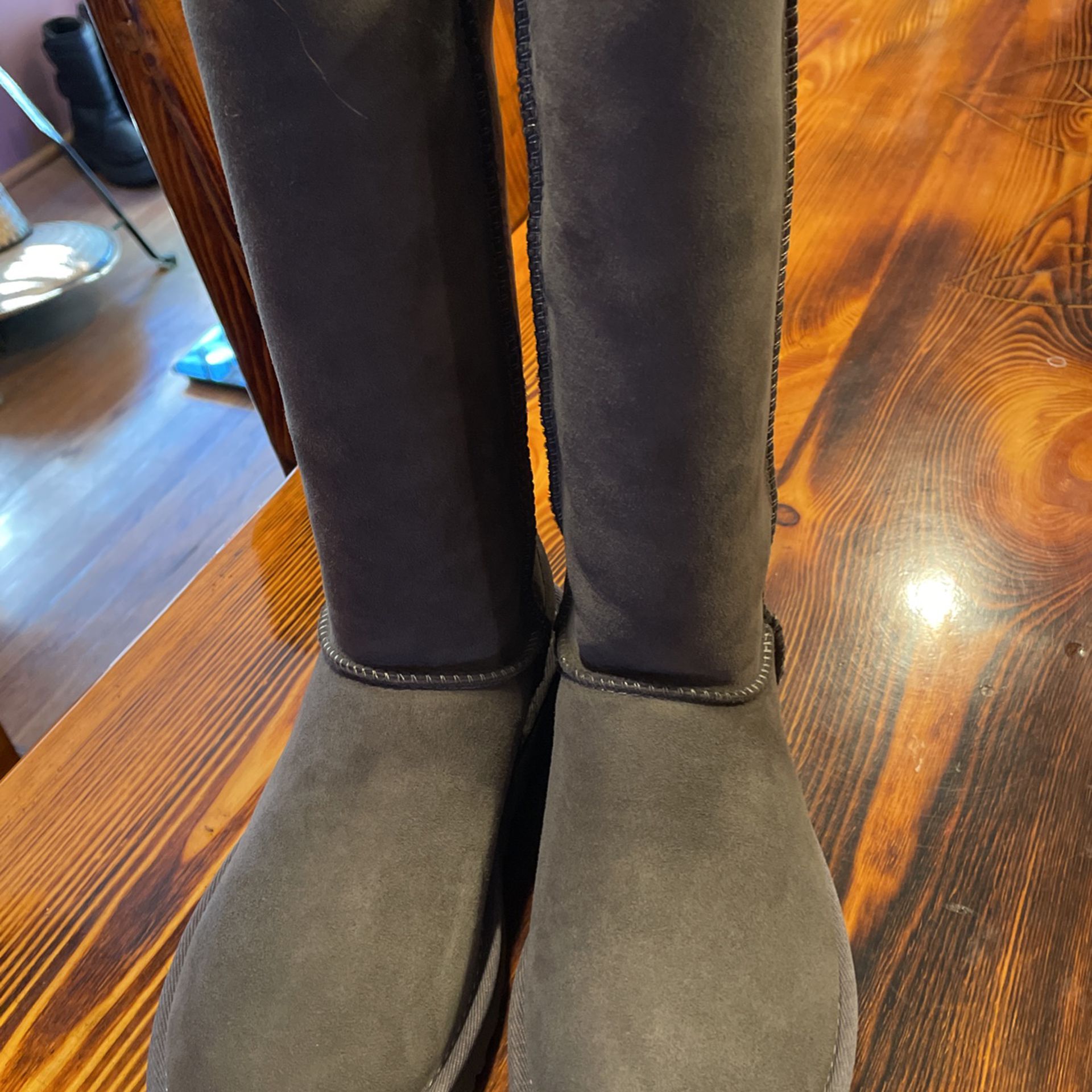 NEW GREY UGG BOOTS SIZE 7