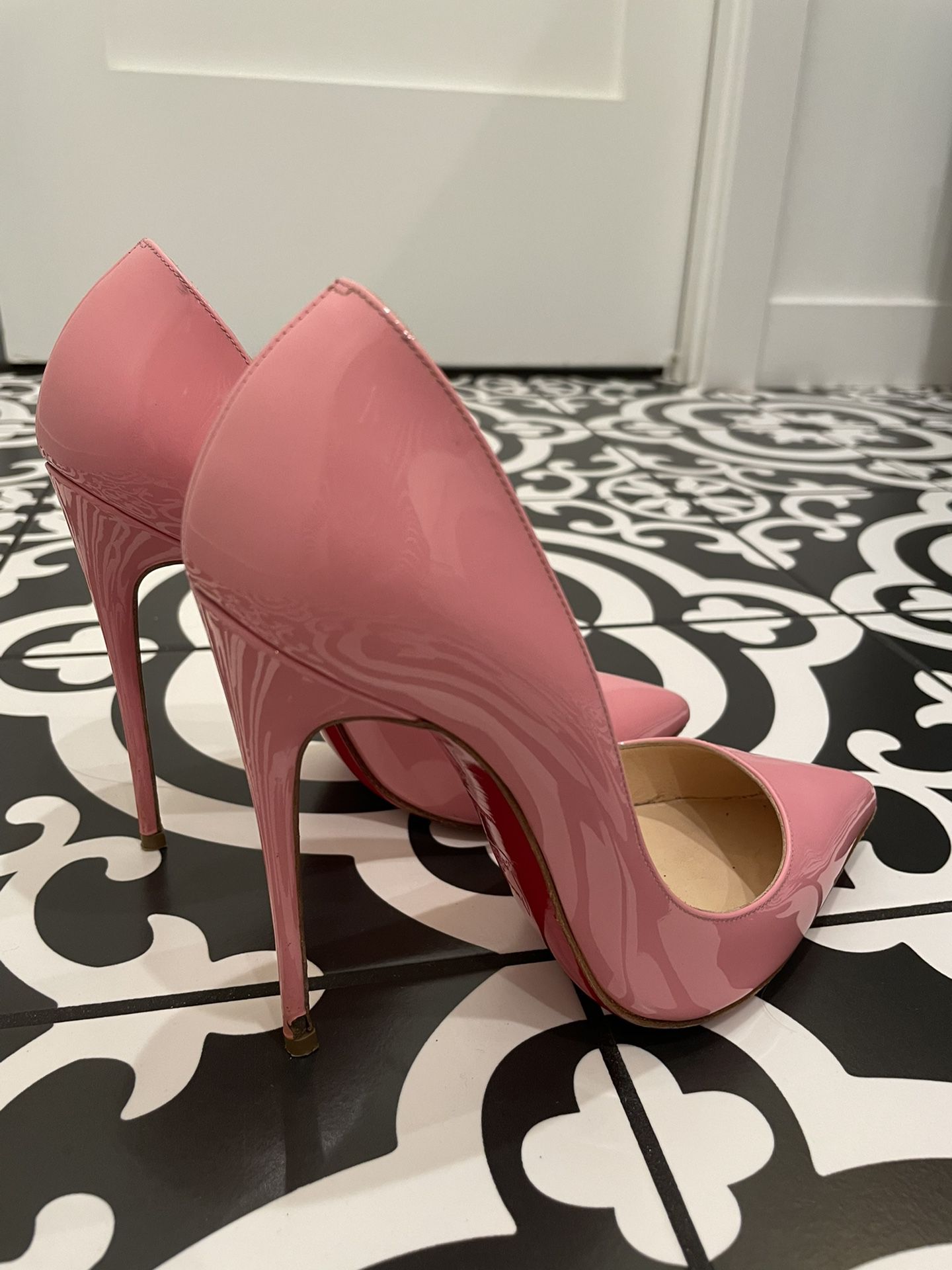 Christian Louboutin Pink Patent Pigalle 120 Heels. Size 36.5.