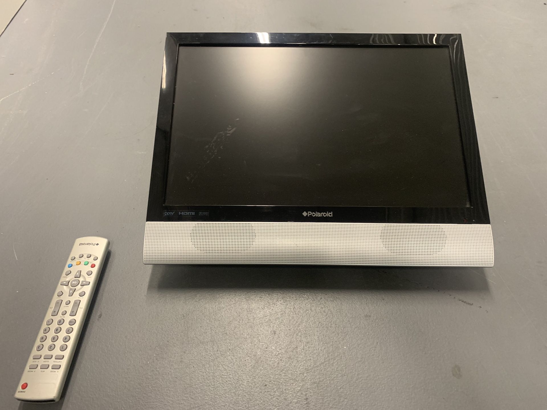 19 inch TV. Polaroid. HDMI.