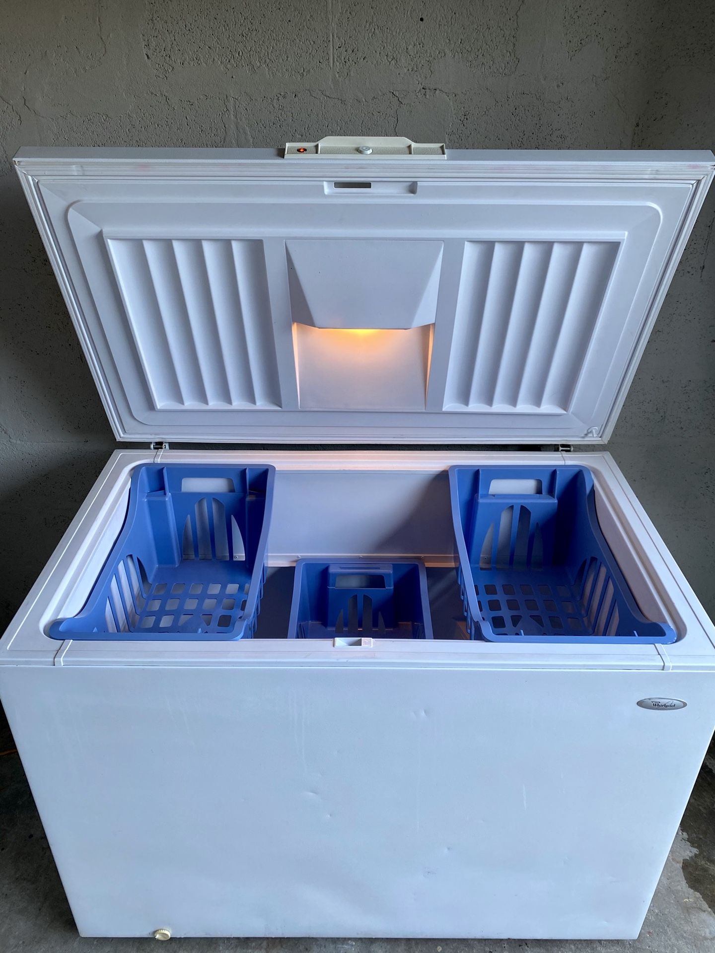 *Clean* 14.5 Cubic Ft Whirlpool Deep Chest Freezer