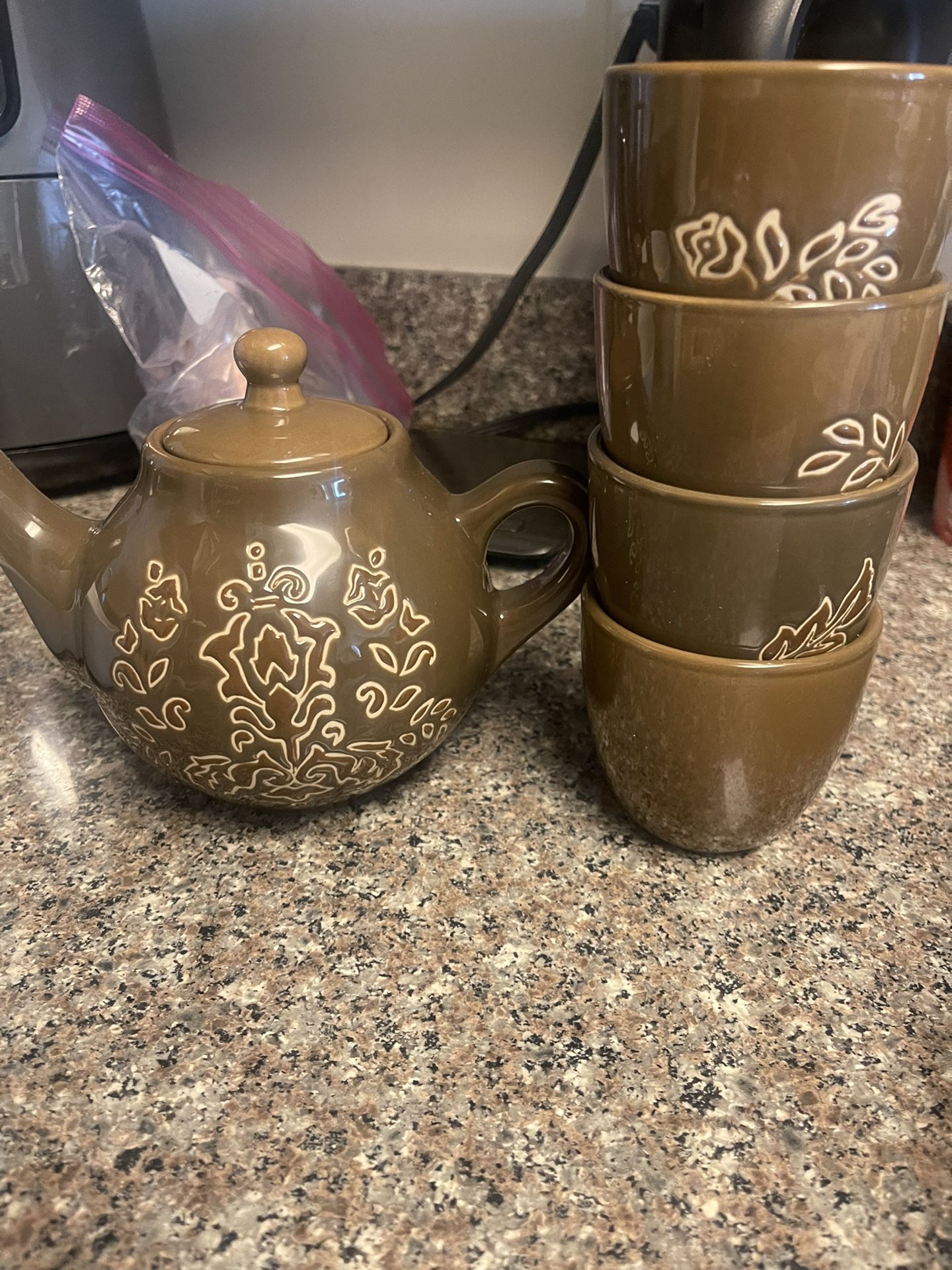 Tea Pot And 4 Cups Set