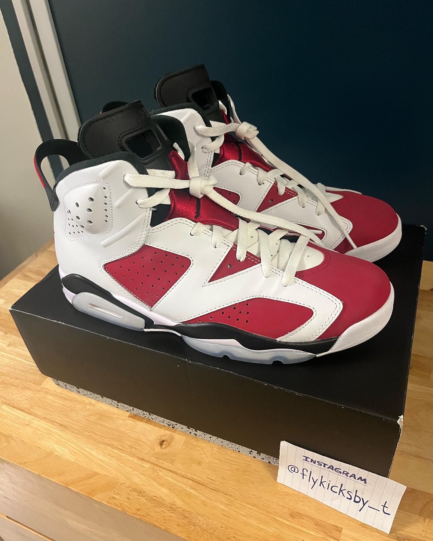 Retro 6 Carmine