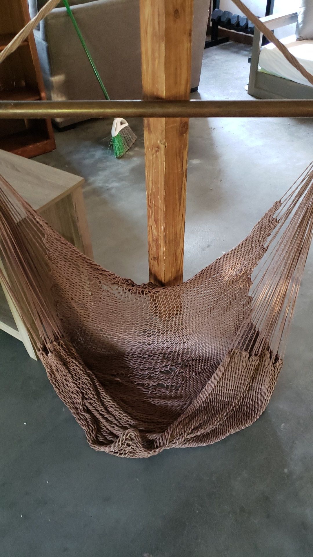 Hanging swing chair