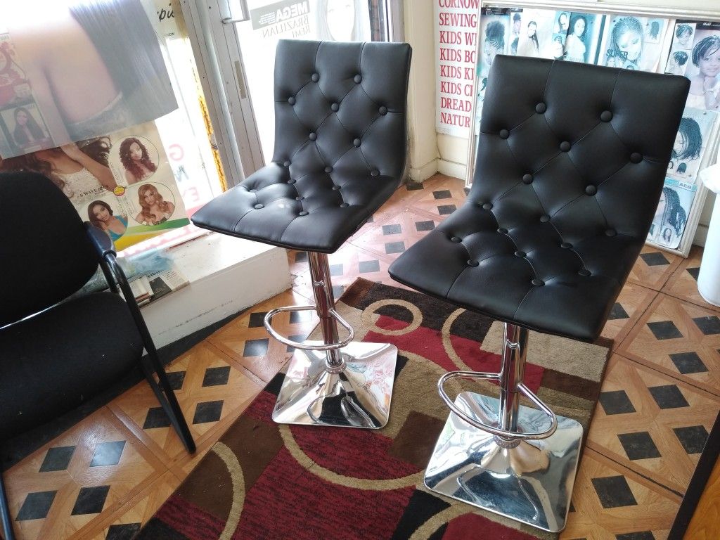 Beautiful stools for kitchen or bar.