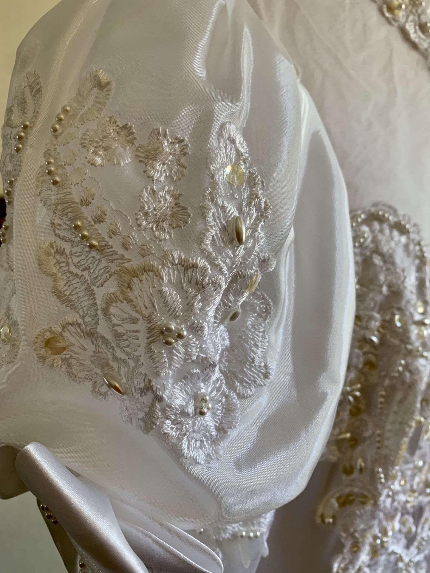 Wedding Dress. Exquisite detailed beading, Lace, Embroidering.