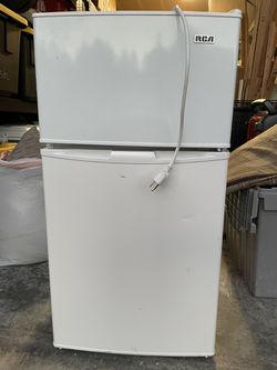 Mini Fridge Freezer- LIKE NEW Thumbnail