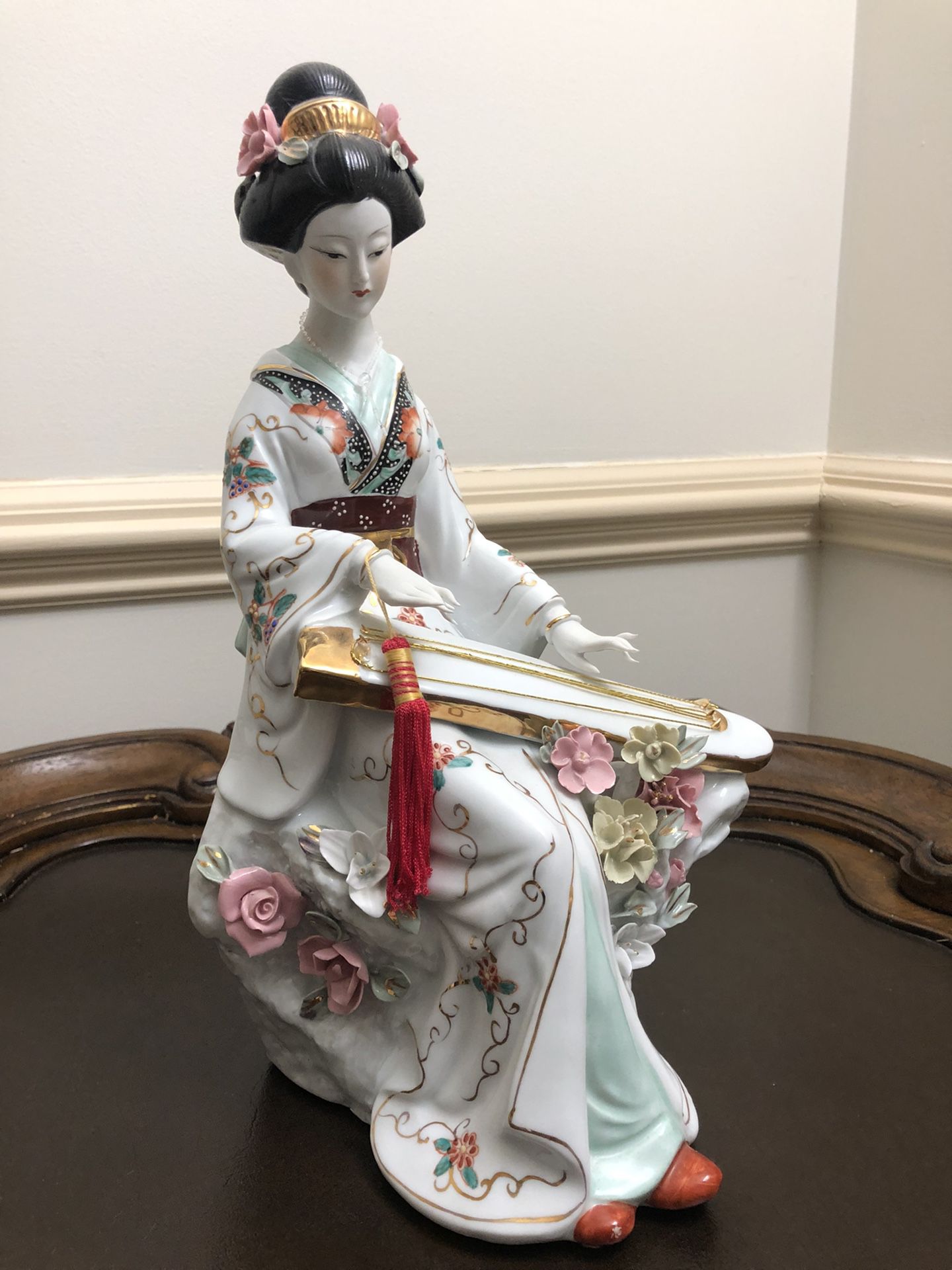Japanese Geisha Porselain Figurine Statue Floral Collection item