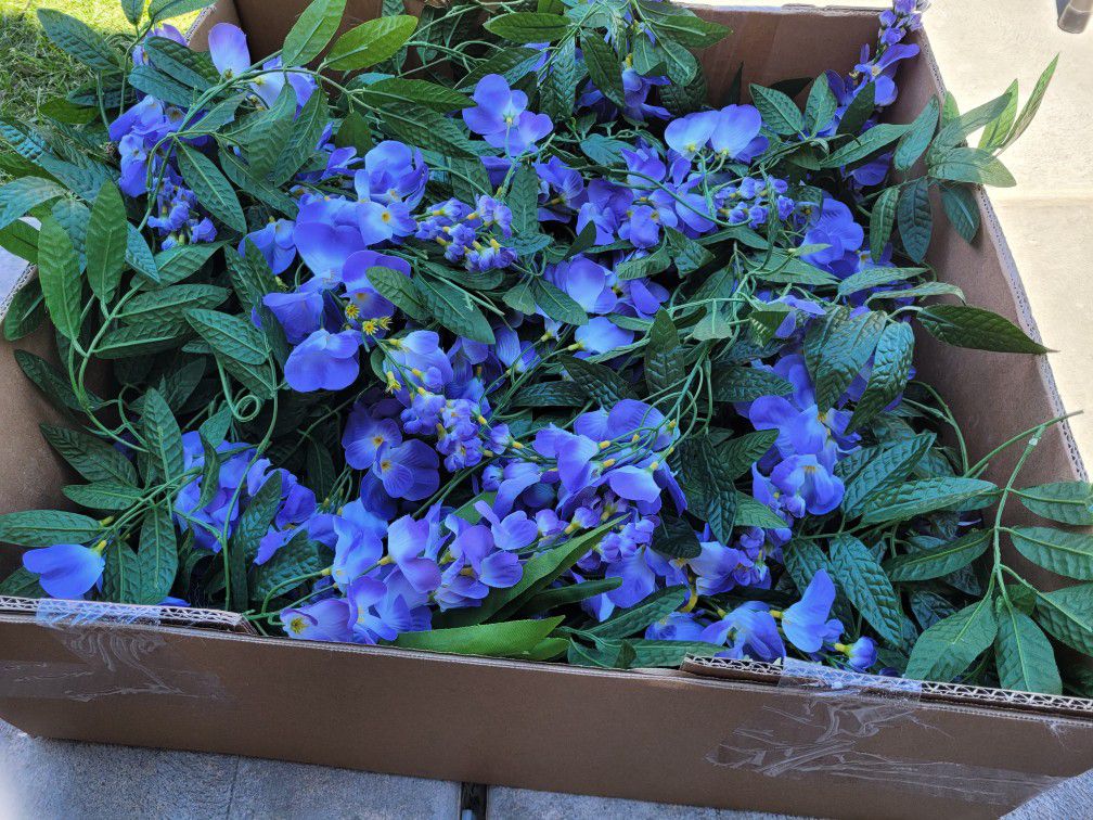 Purple Flowers Gide Decor