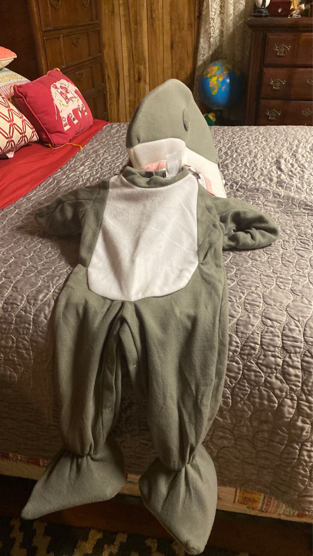 Size med toddler shark costume