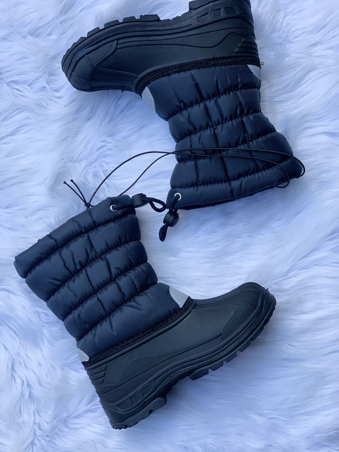 Snow boots for kids / kids snow boots/ botas para la nieve de niños sizes 9,10,11,12,13,1,2,3,4, ... $25 each pair