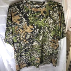 Men’s Mossy Oak Camo Shirt Size XL Thumbnail