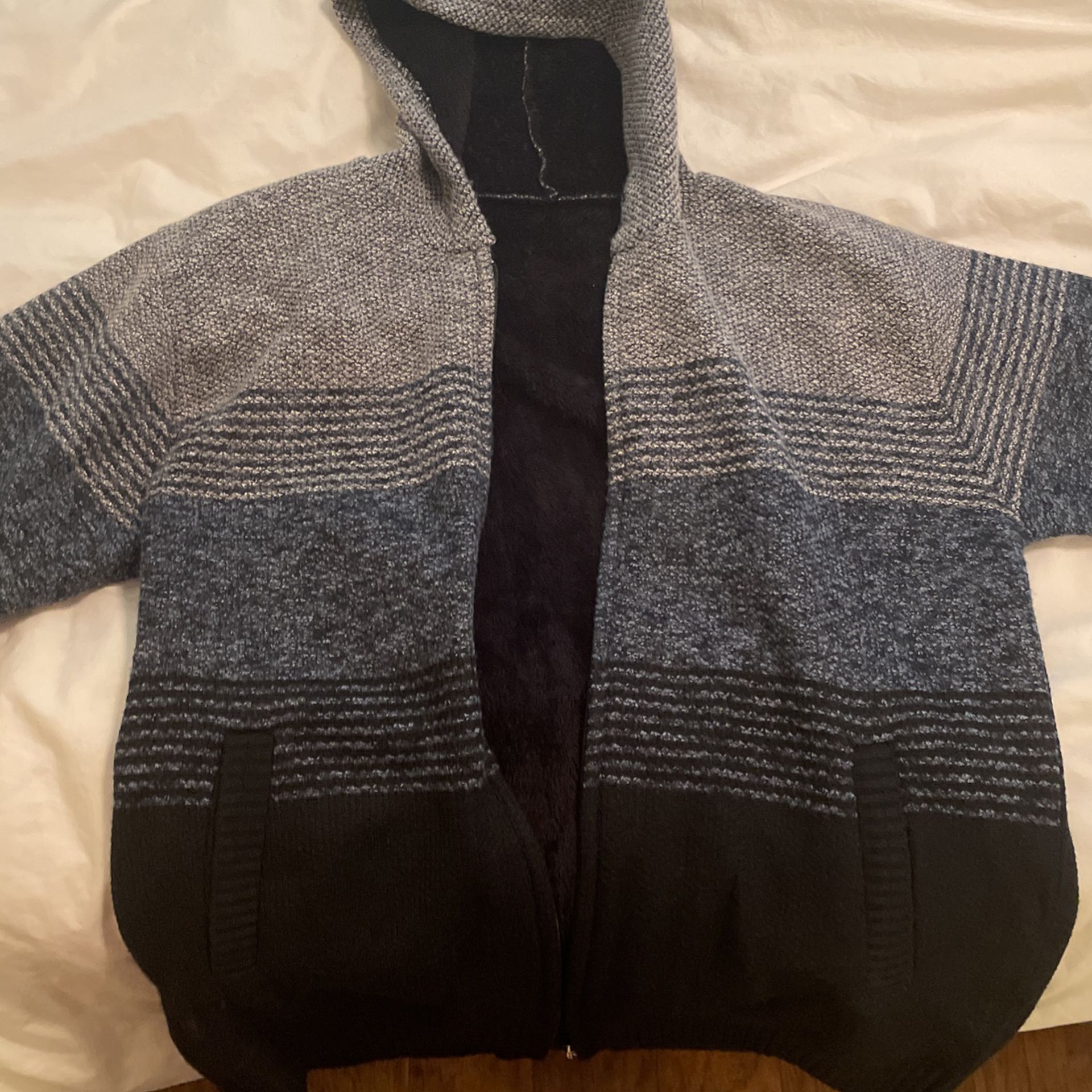 patterned blue hoodie zip