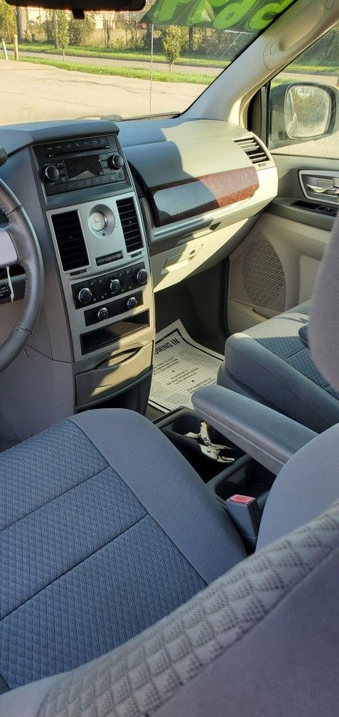 2010 Chrysler Town & Country