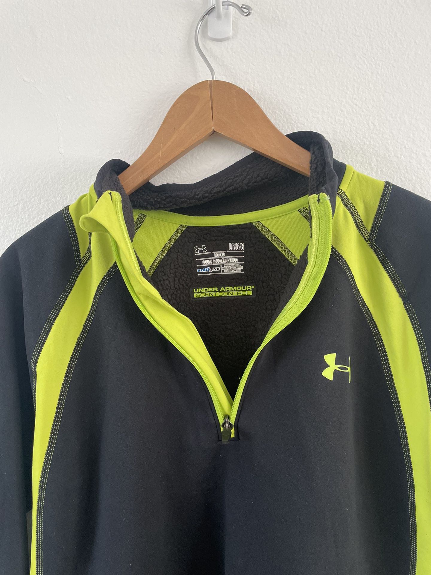 Under Armor Size Large Base Layer With Fleece 
