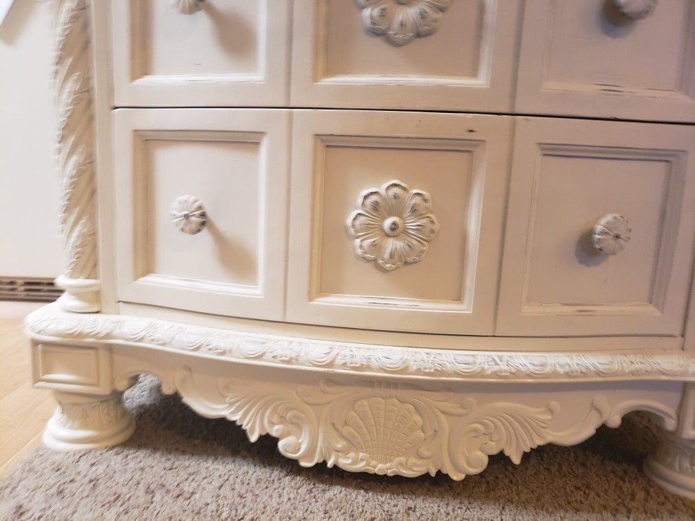 3 Drawer Dresser With Custom Wood Work
