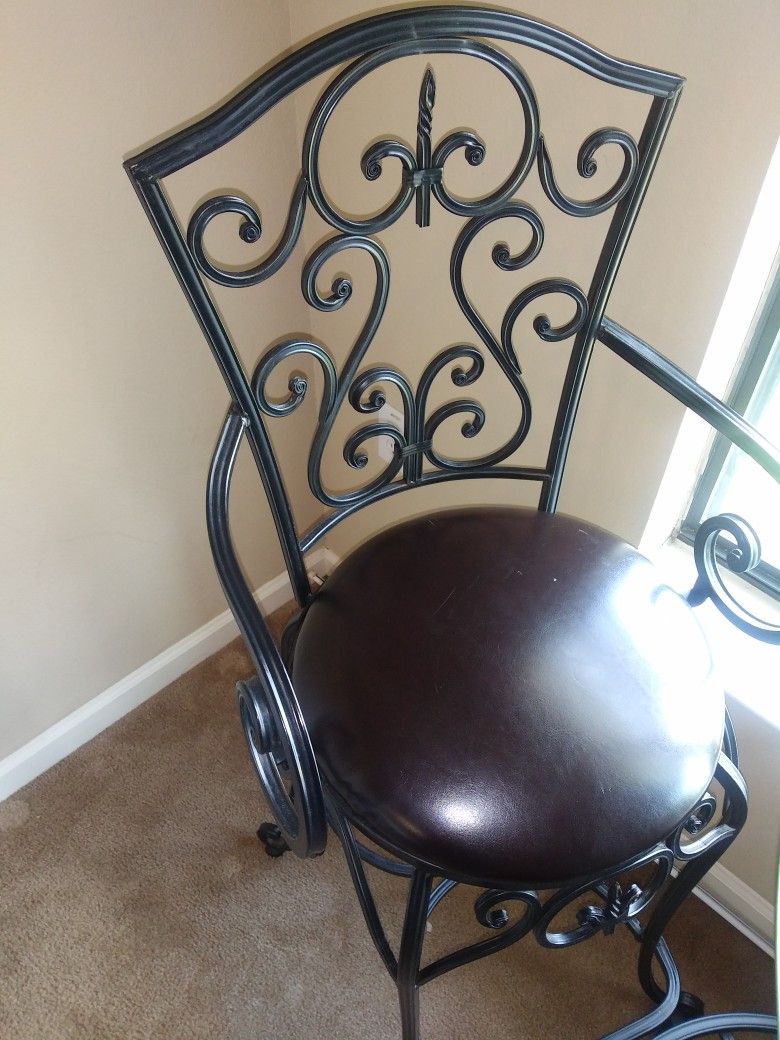 Bistro style table with 2 chairs