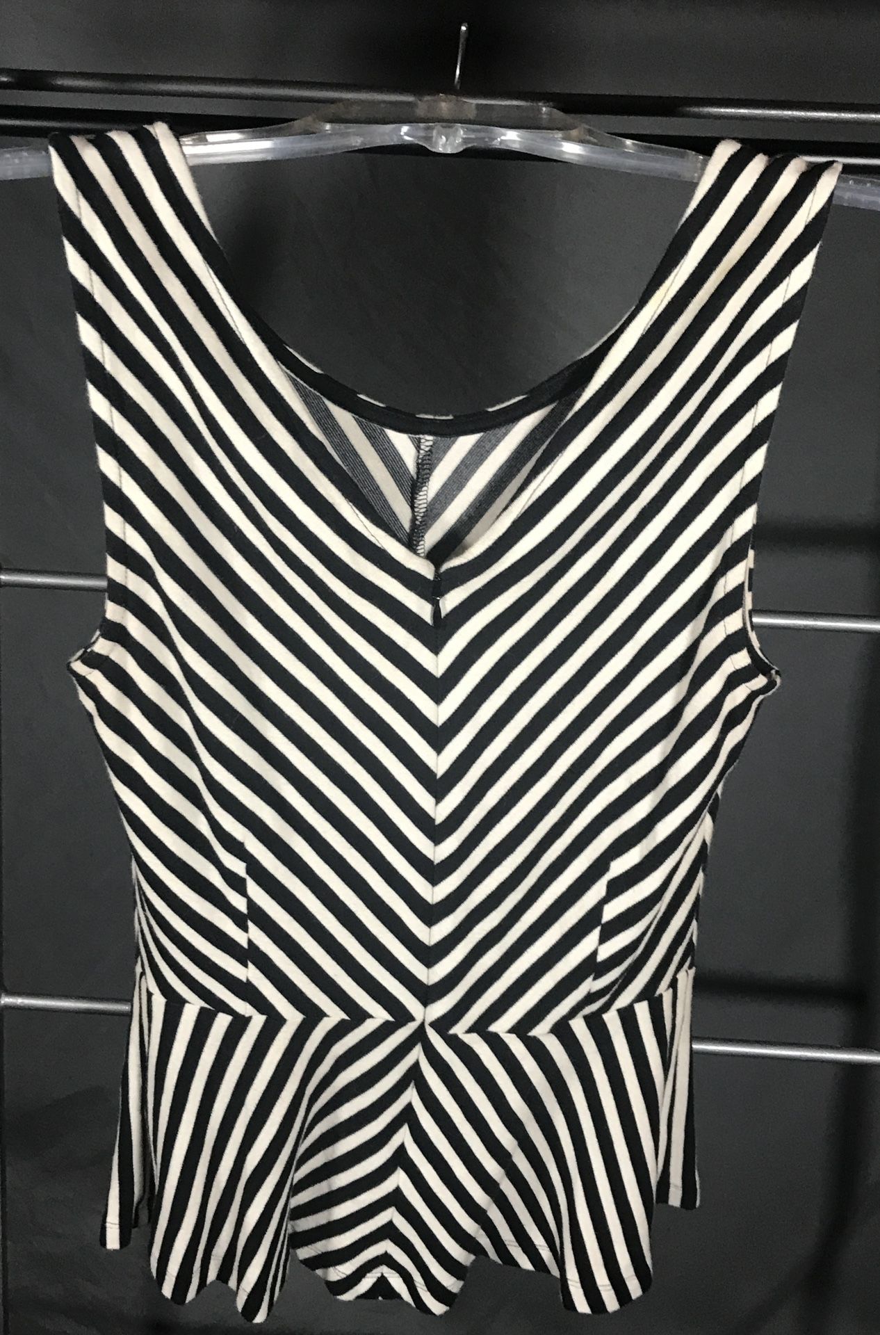 Black & White V Stripe Banana Republic Top Sz 2