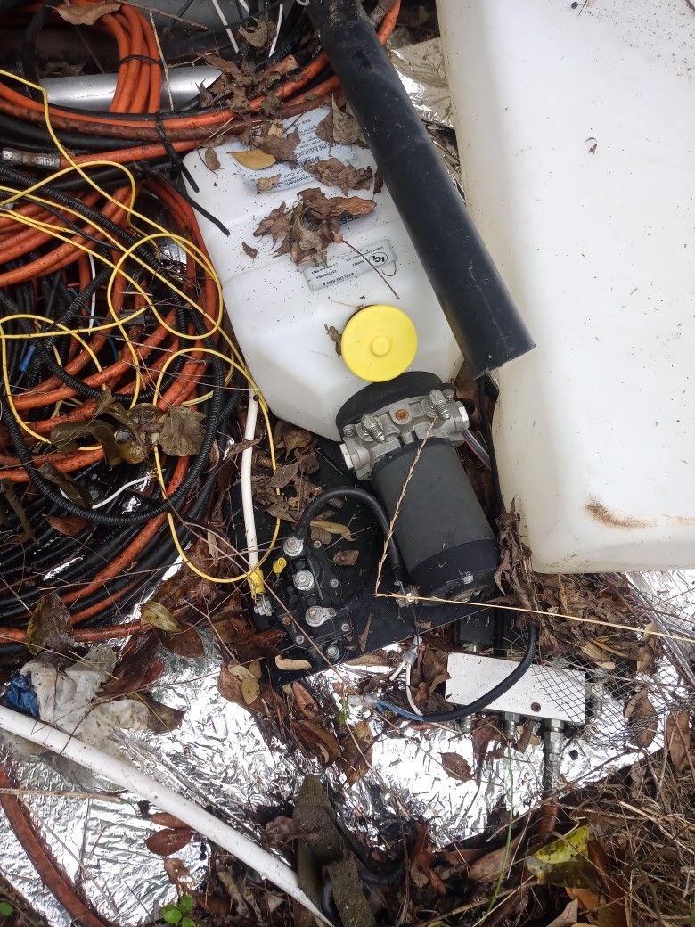 Jack's Pump Water Tank Had.holes And Controllers For Travel Trailer