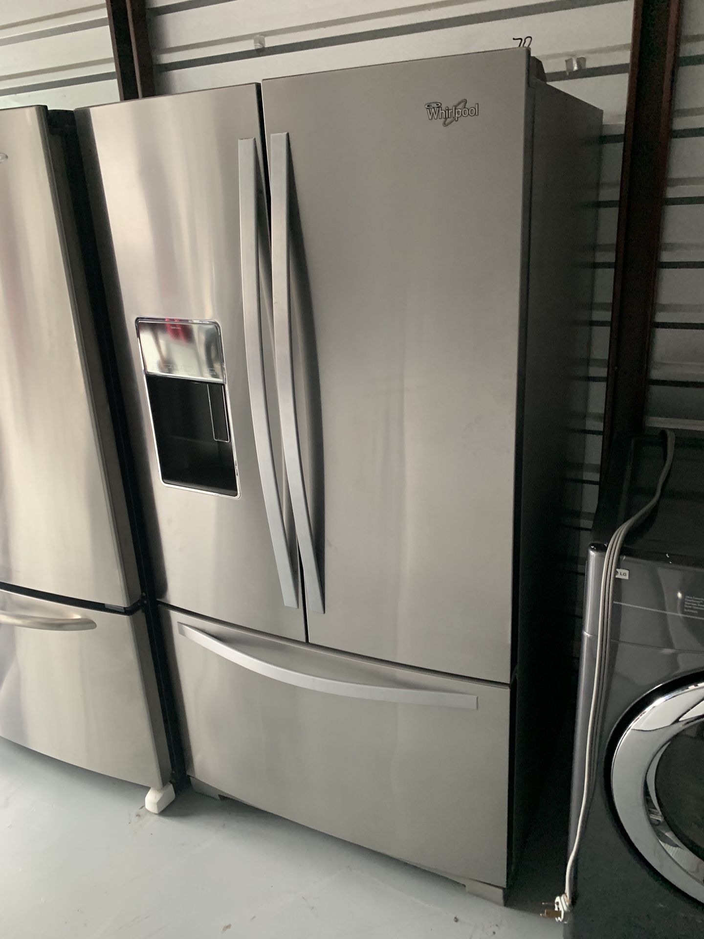 Whirlpool refrigerator Good Condition Everything Works Fine
