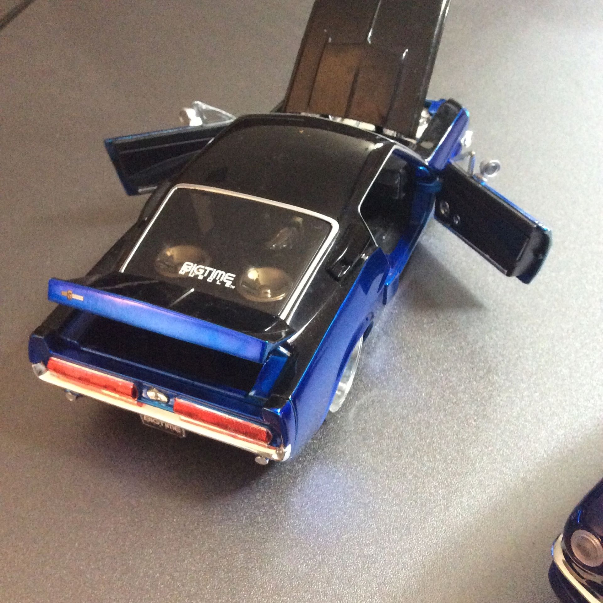 1:24 DIE-CAST Cars - Shelby GT 500KR BIG TIME MUSCLE & Custom Hawk Lloyd Studabaker