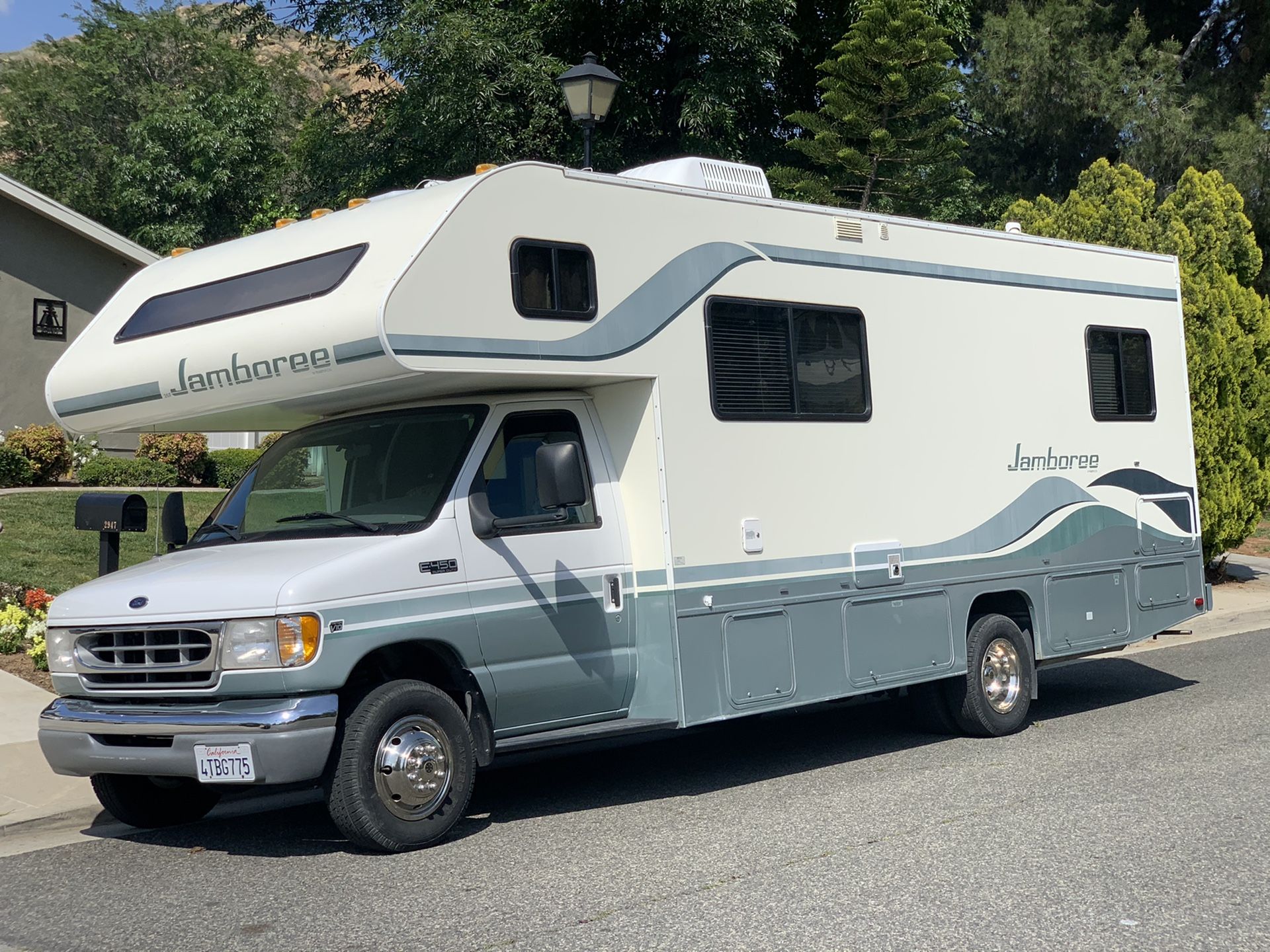 1999 Jamboree Class C RV 26 FT. Twin Beds Model for Sale in Riverside, CA OfferUp