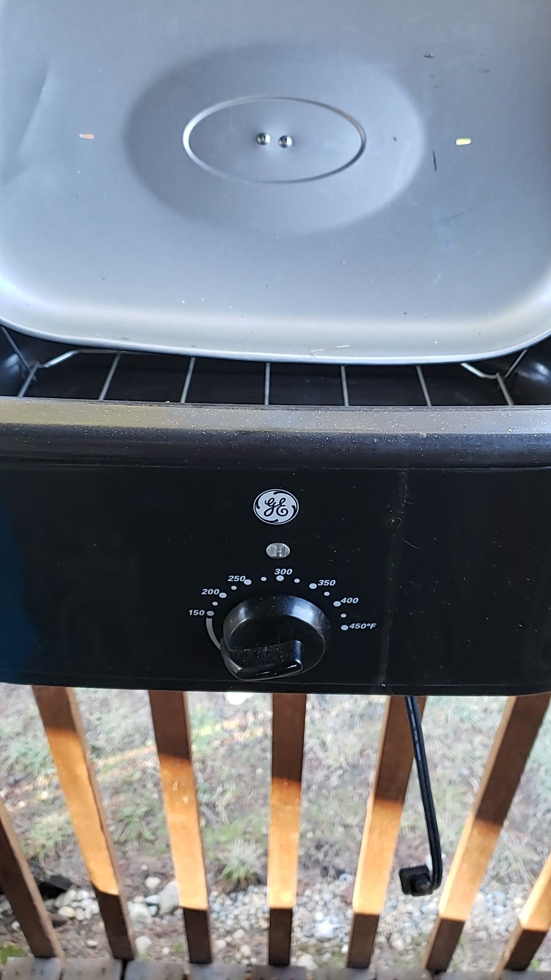 Slow cooker