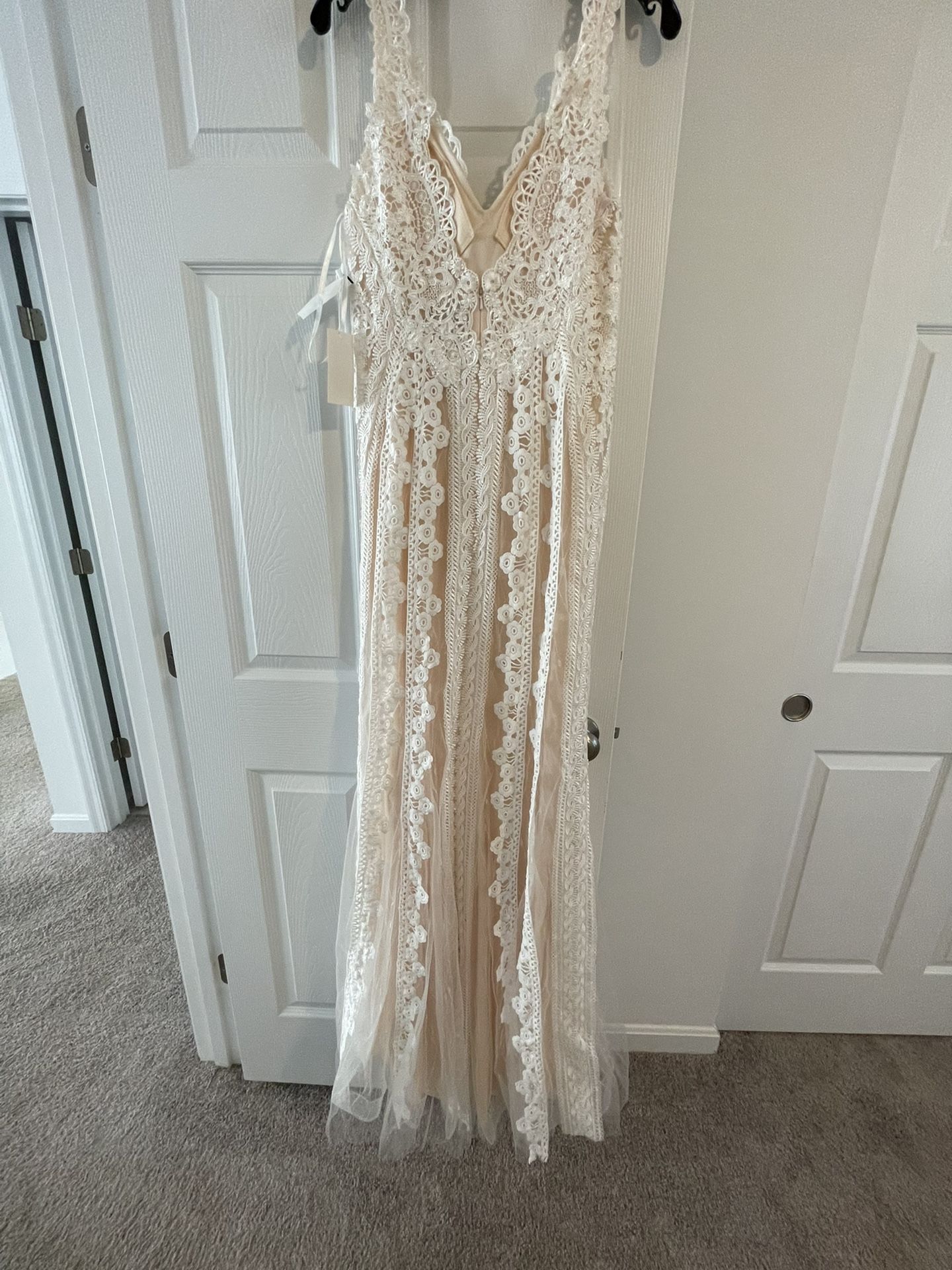 Brand new wedding dress or elegant evening dress
