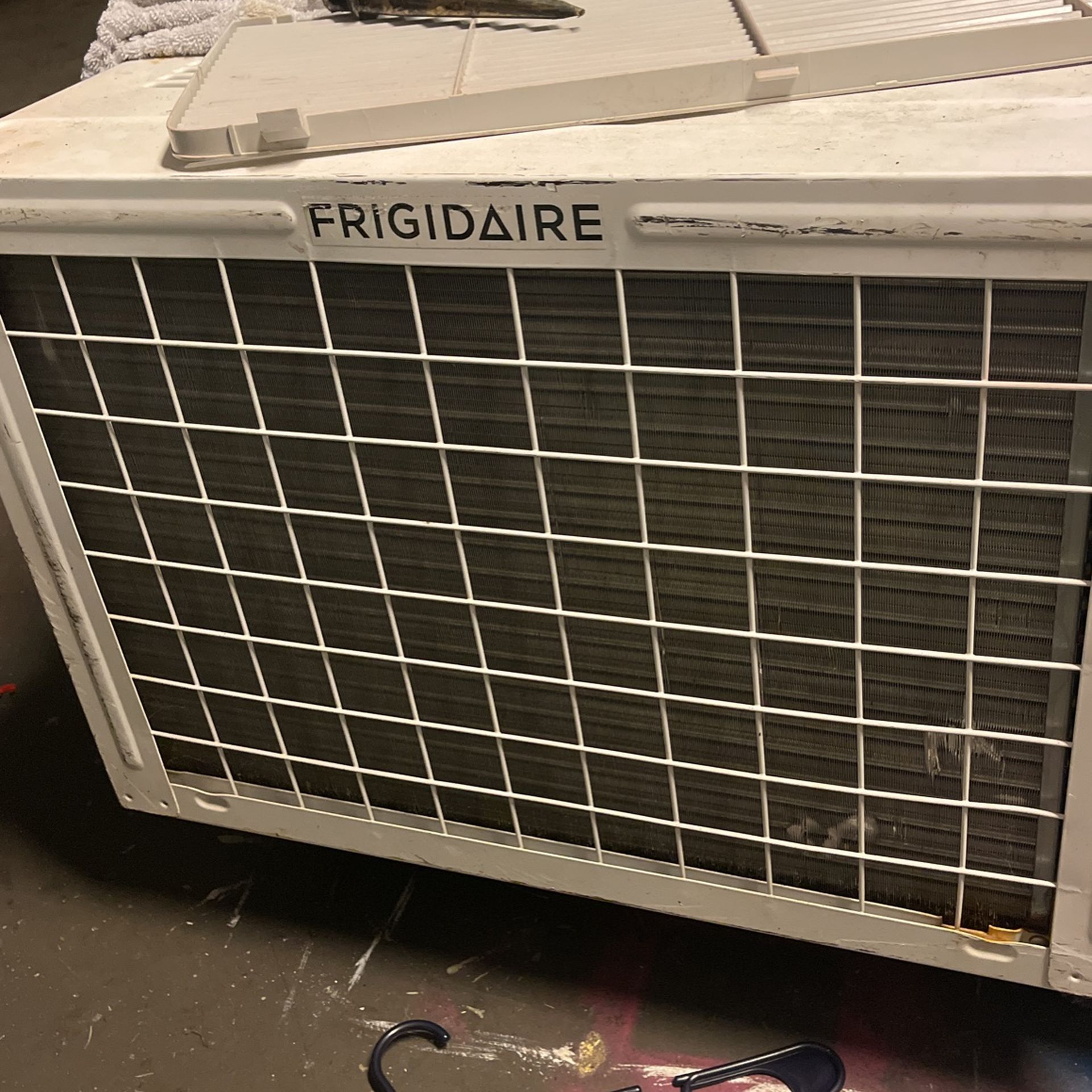 2500 BTU Frigidaire Air Conditioner