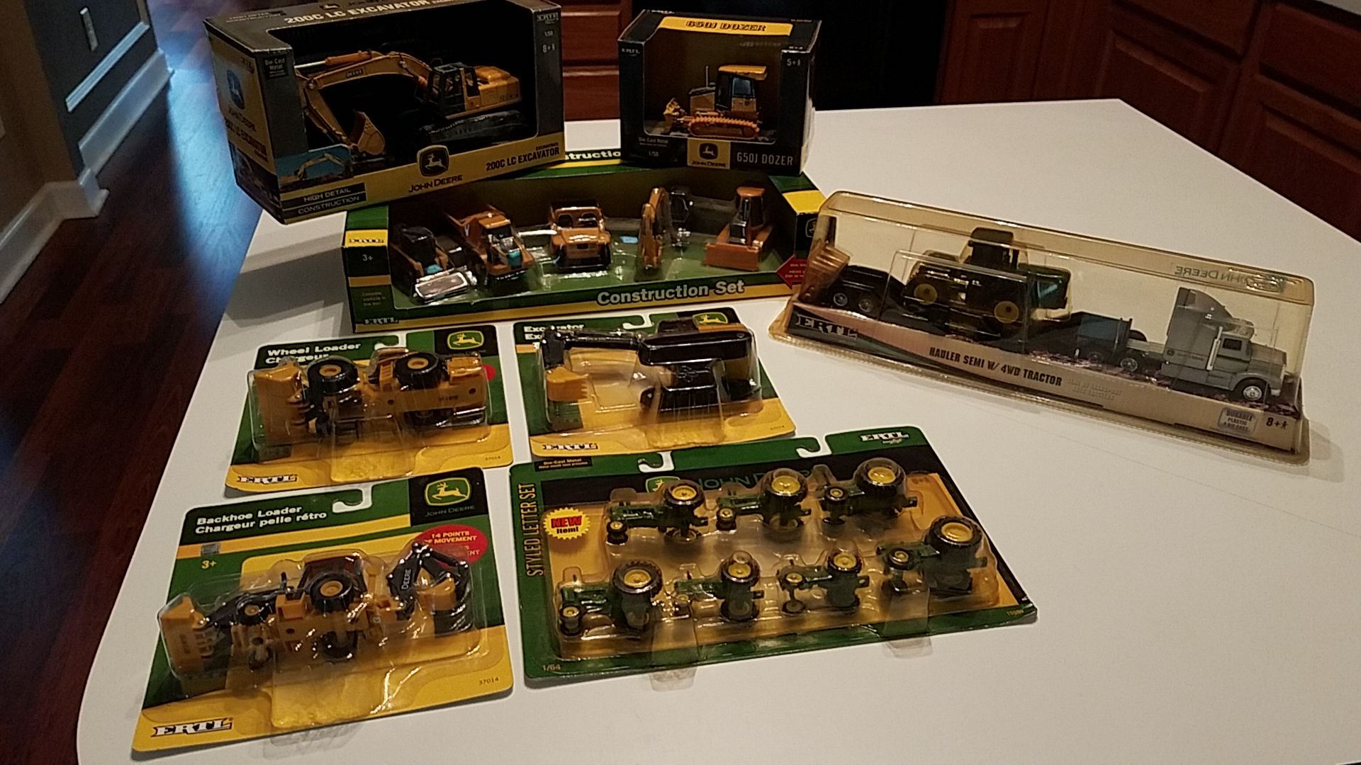 John Deere 8 piece collection