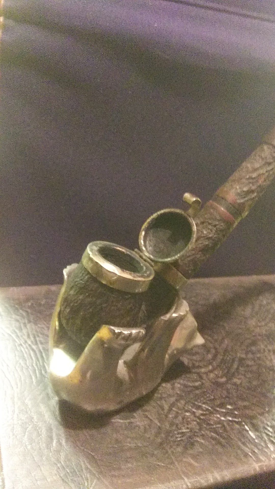 Vintage looking smokers pipe with holder