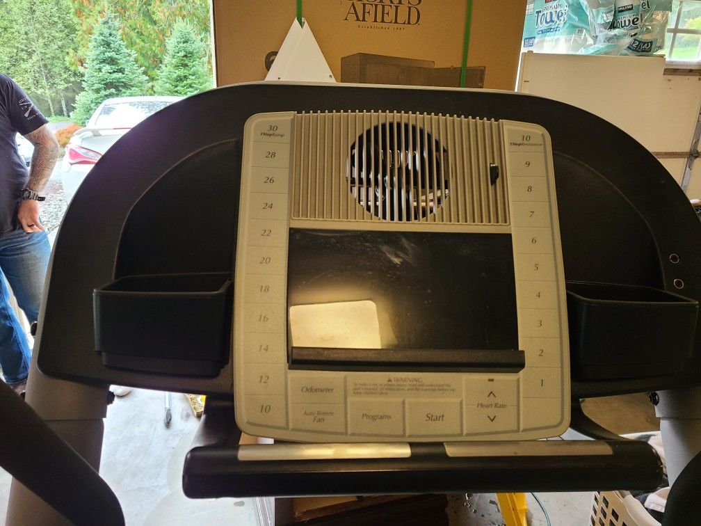 Nordictrack Cx 1055 Elliptical Cross Trainer.