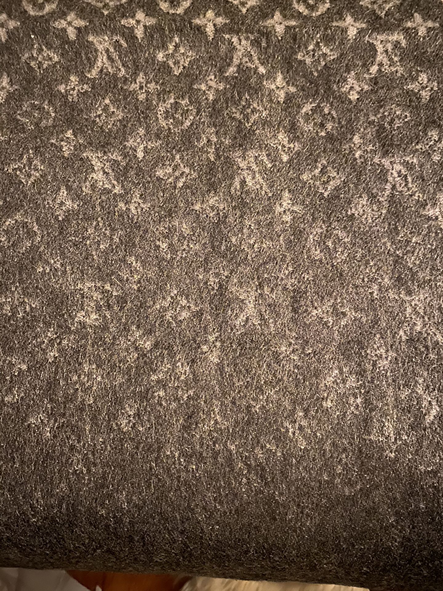 Louis Vuitton classic scarf black and grey