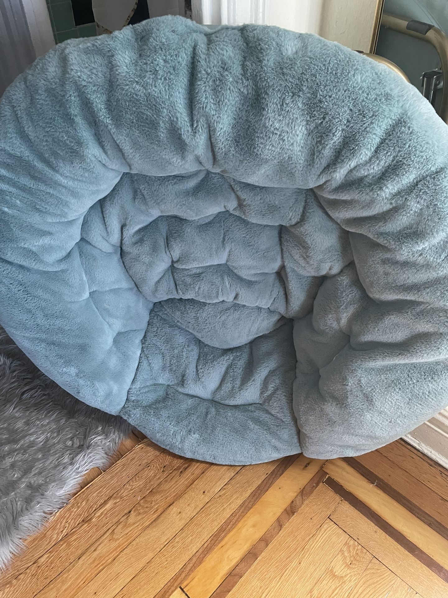 SELLING 1 COZY MILLIARD X LARGE FAUX FUR SAUCER CHAIR