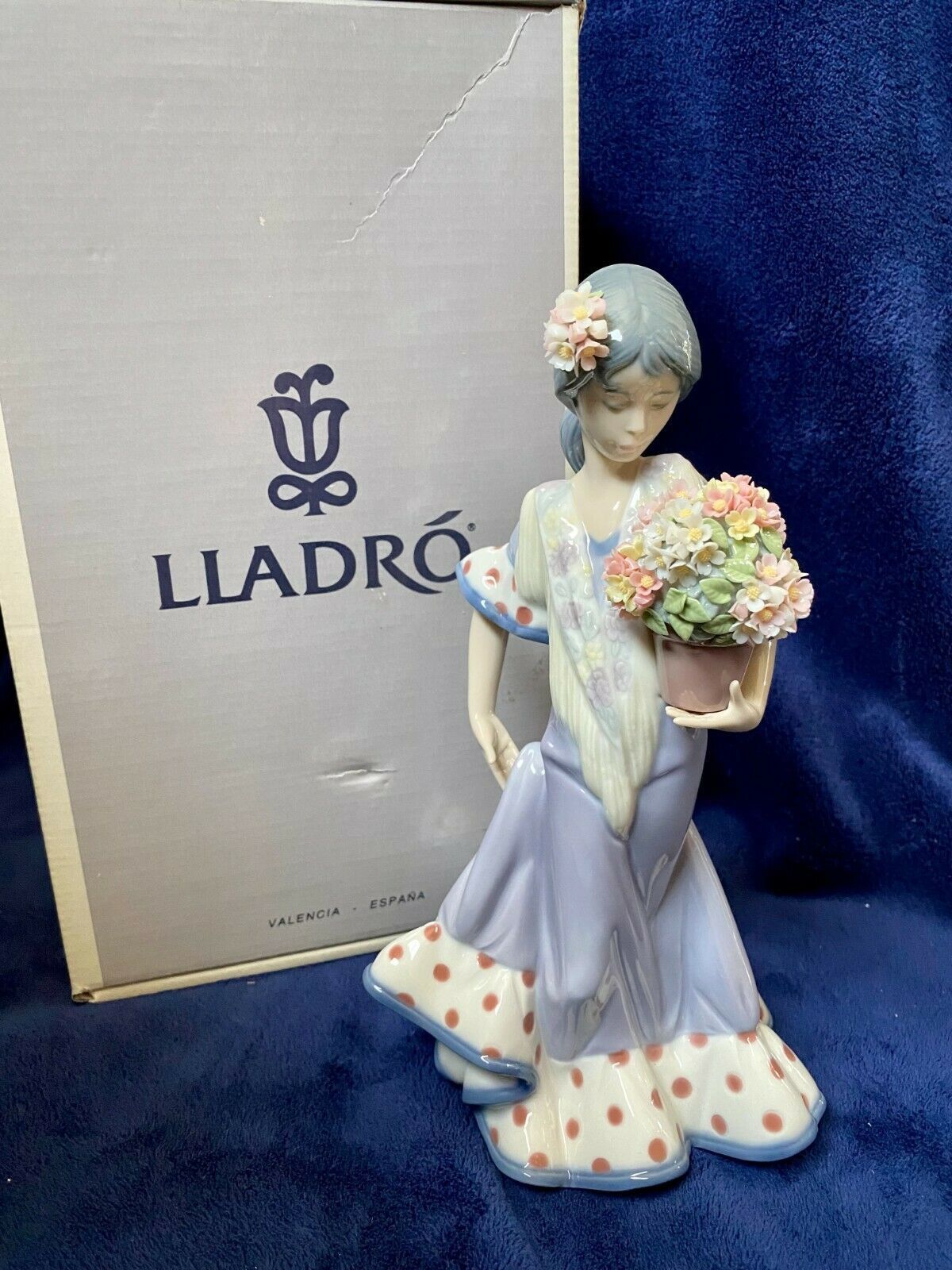 Lladro Flor Maria Item # 5490 RETIRED Mint cond w/ box RARE