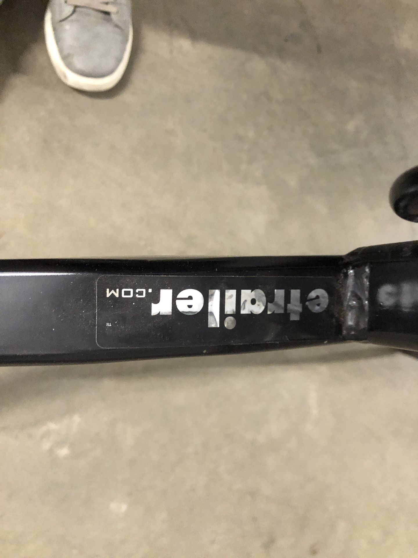 E trailer weight distribution hitch shank