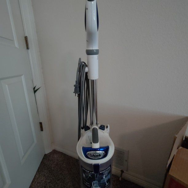 Shark Vacuum NV500 Like New
