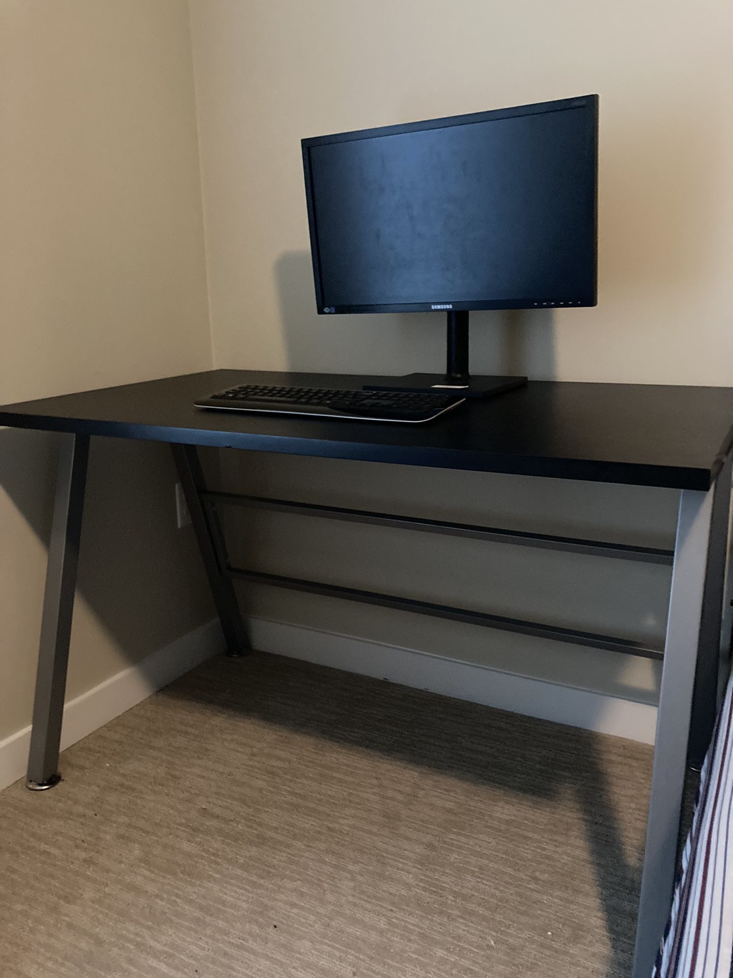 Computer table