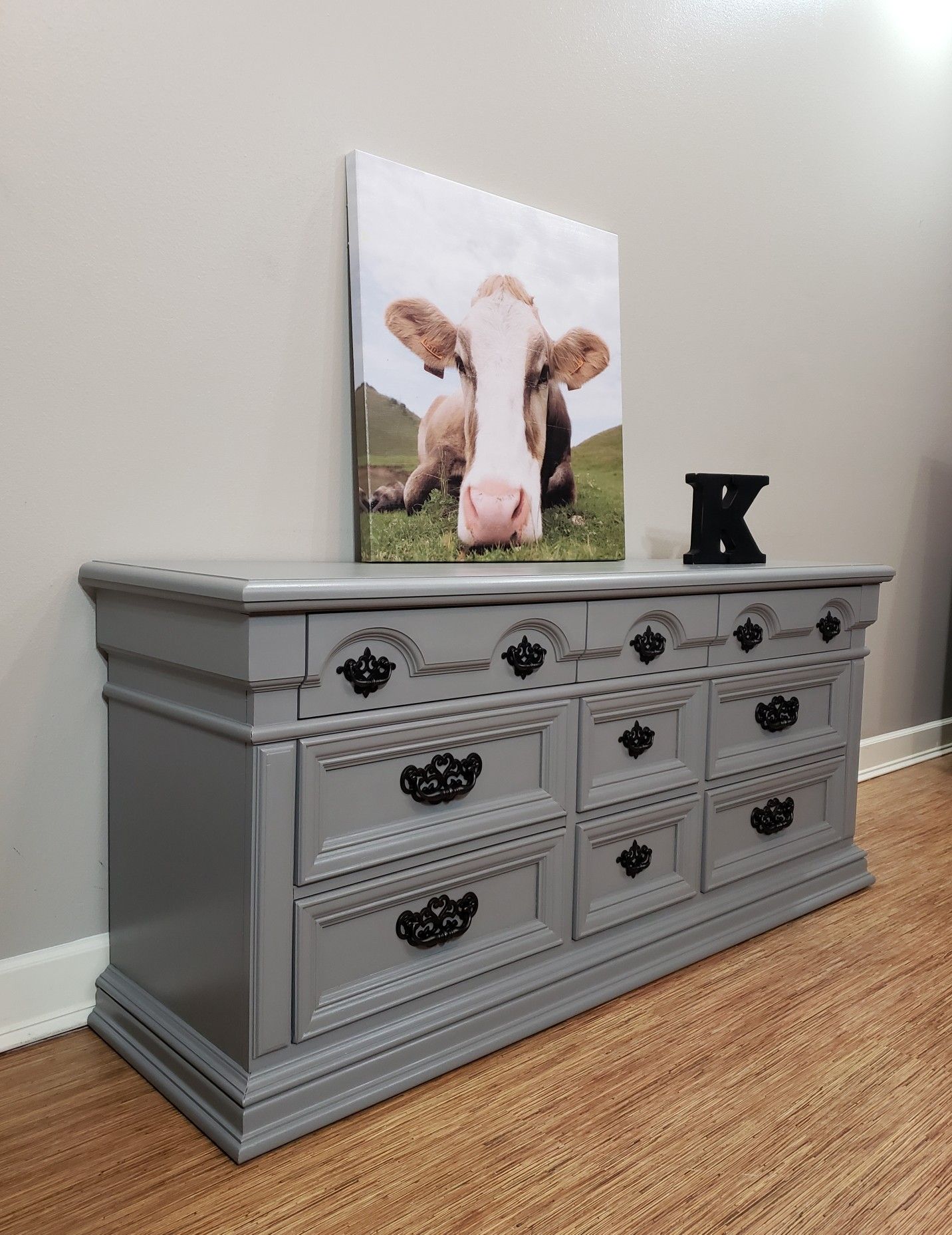 Beautiful hand painted Thomasville dresser