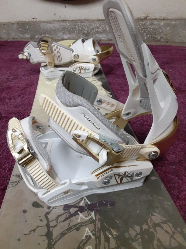 SNOWBOARD