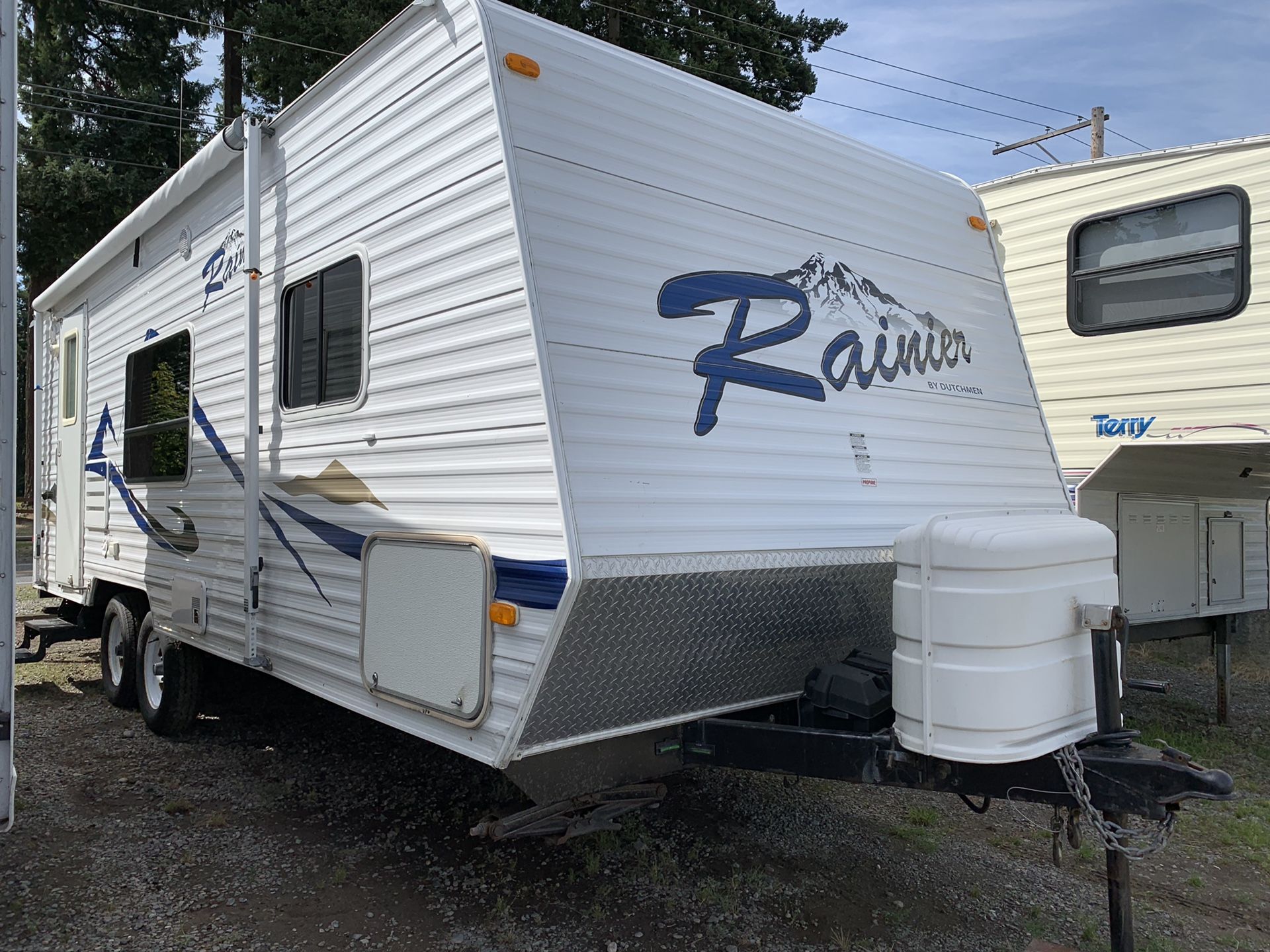 2009 Rainier by Dutchmen 26ft travel trailer
