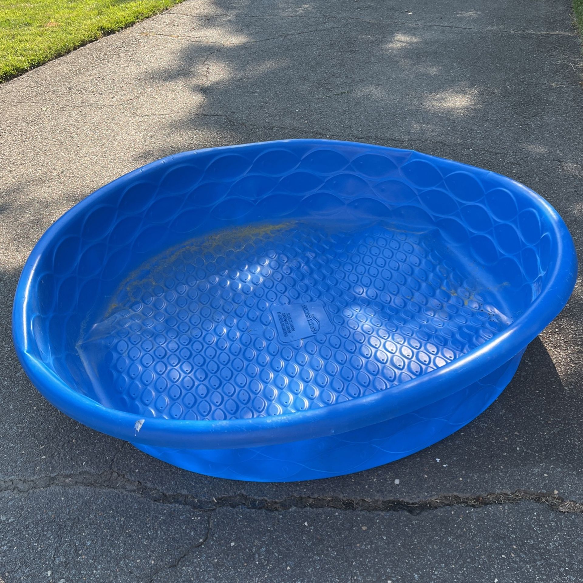 Free For pickup - Plastic Pool