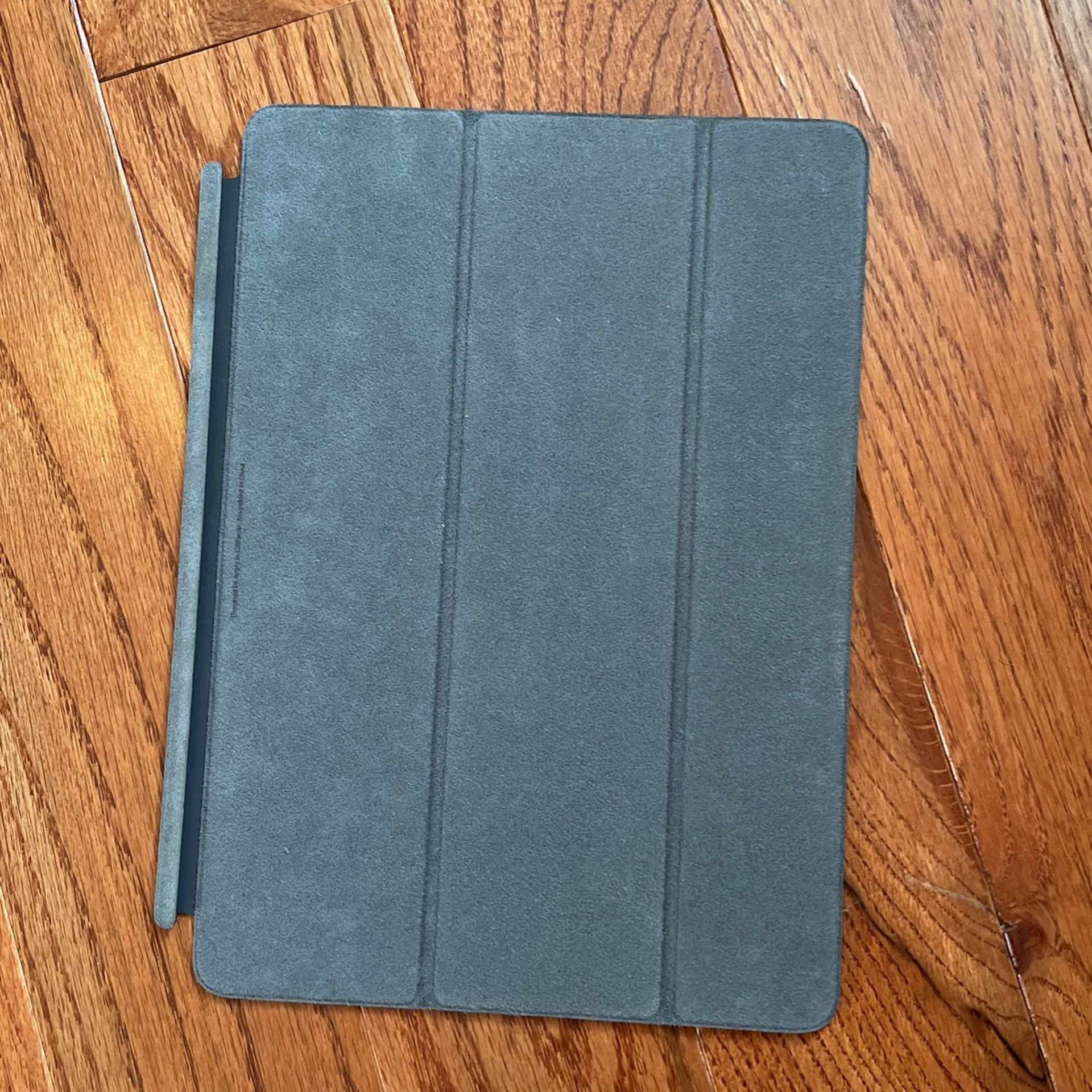 Apple iPad 9.7 in. Smart Folio Case - Grey