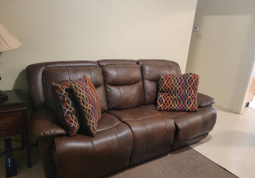 RECLINER COUCH 