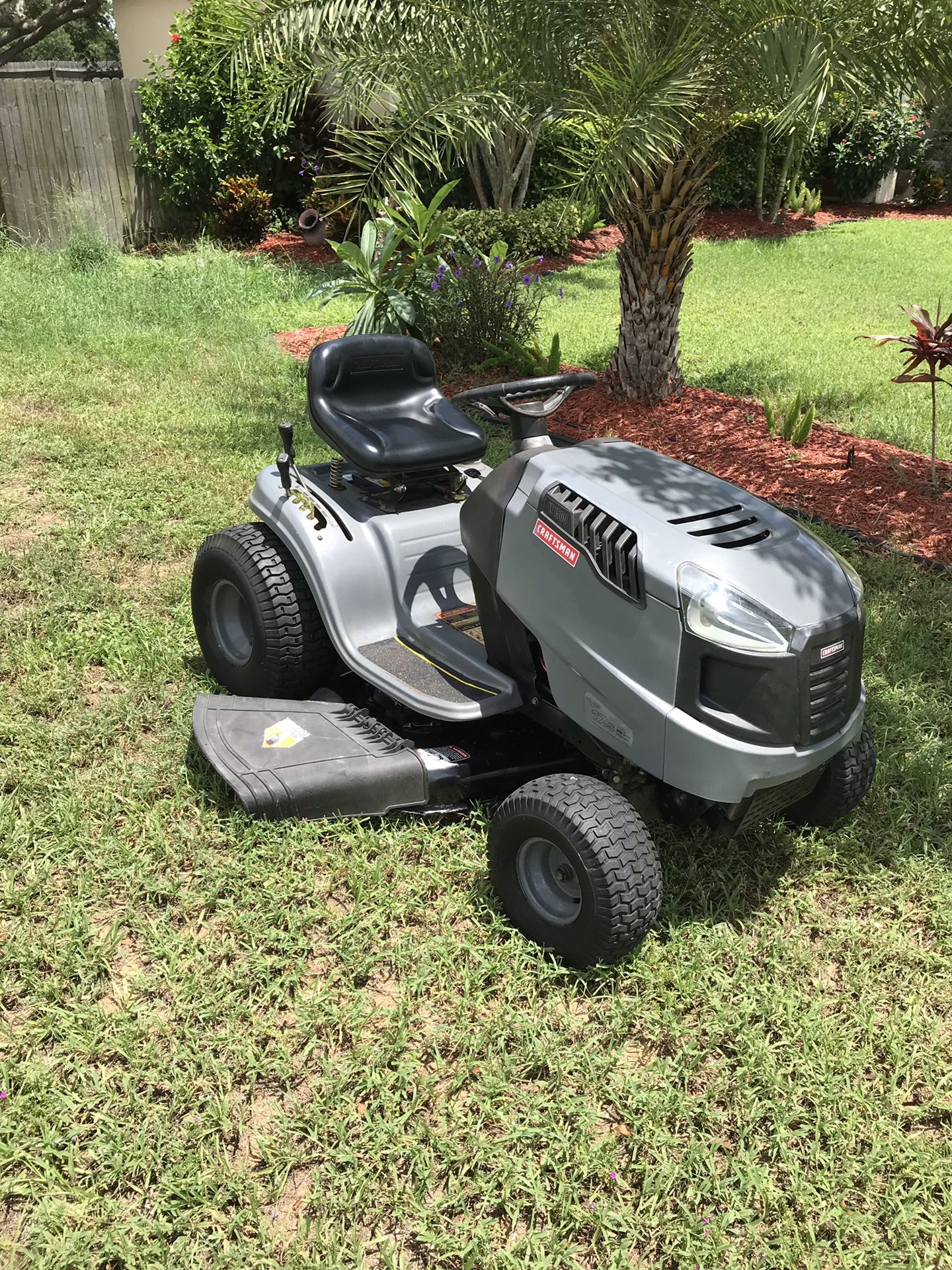 CRAFTSMAN LT1500 TRACTOR 42 INCH RIDING LAWN MOWER for Sale in Leesburg