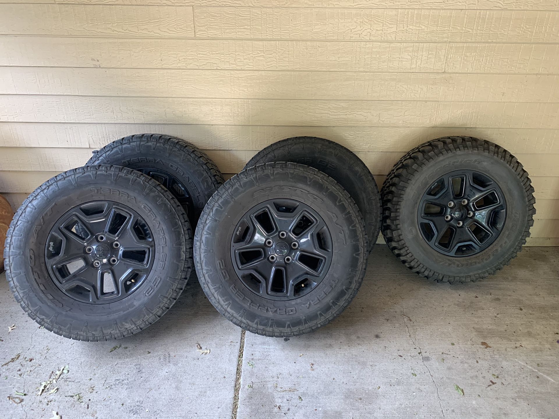 2015 Black Jeep Willys wheels & tires. for Sale in Waxahachie, TX OfferUp