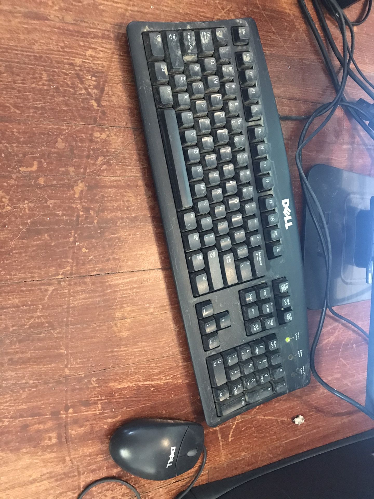 Dell Dimension 4500 desktop computer with keyboard, mouse, and speakers