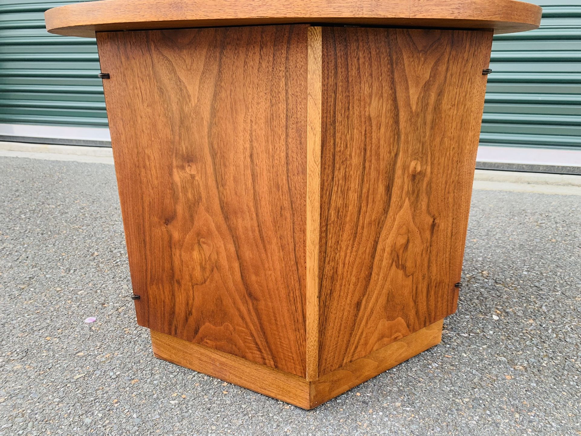 Beautiful Mid Century Modern Lane Walnut Round Nightstand End Table
